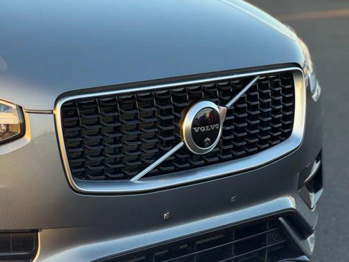 2020 Volvo XC90 T6 R-Design