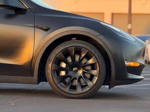 2022 Tesla Model Y Long Range Dual Motor All-Wheel Drive