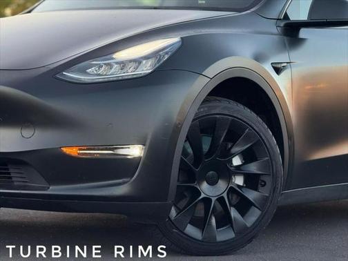 2022 Tesla Model Y Long Range Dual Motor All-Wheel Drive
