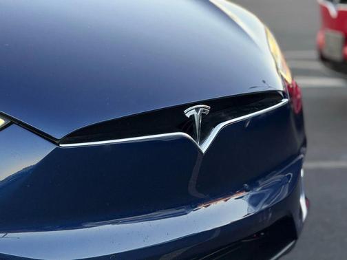 2018 Tesla Model X 75D Sport Utility 4D
