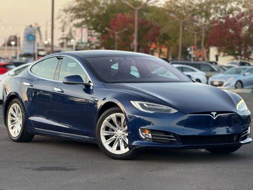 2017 Tesla Model S 90D