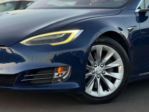 2017 Tesla Model S 90D