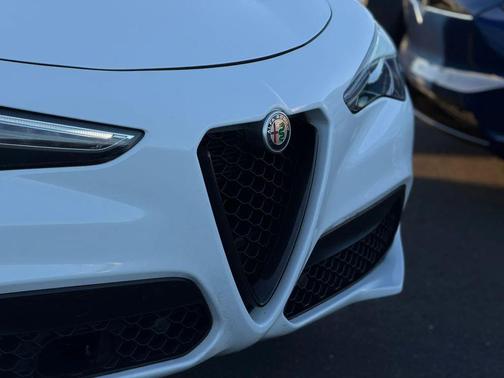 Alfa White 2019 Alfa Romeo Stelvio Ti Sport