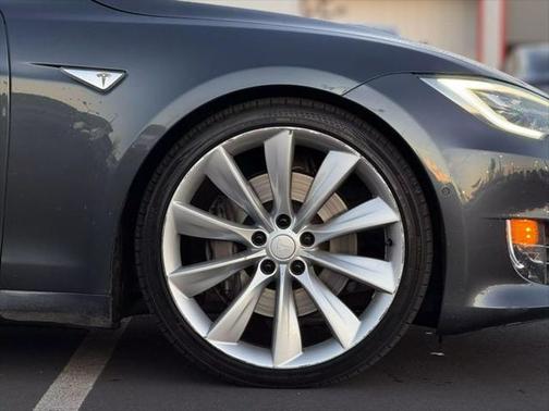 2016 Tesla Model S 90D