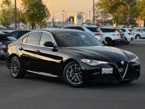 Alfa Black 2018 Alfa Romeo Giulia Base
