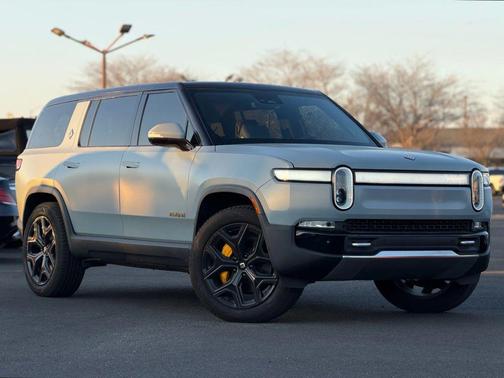 2024 Rivian R1S Adventure Quad Motor Large Pack