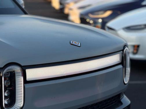 2024 Rivian R1S Adventure Quad Motor Large Pack