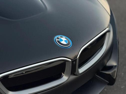 2017 BMW i8 Coupe 2D