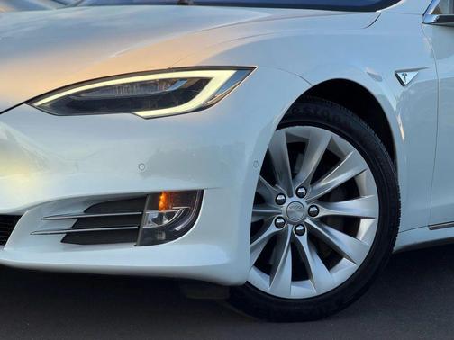 2016 Tesla Model S 90D