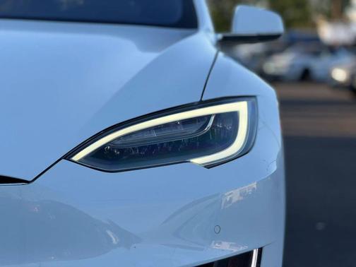 2016 Tesla Model S 90D