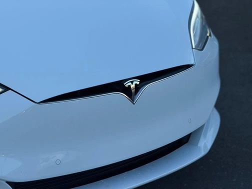 2016 Tesla Model S 90D