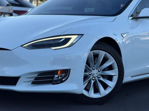 2016 Tesla Model S 90D