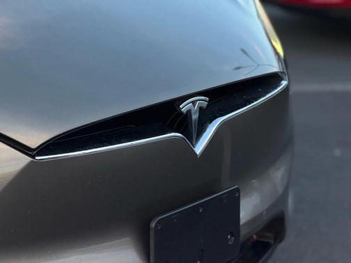 2016 Tesla Model X 90D Sport Utility 4D