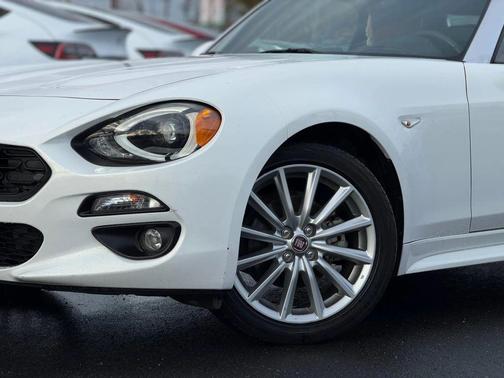 2017 FIAT 124 Spider Base