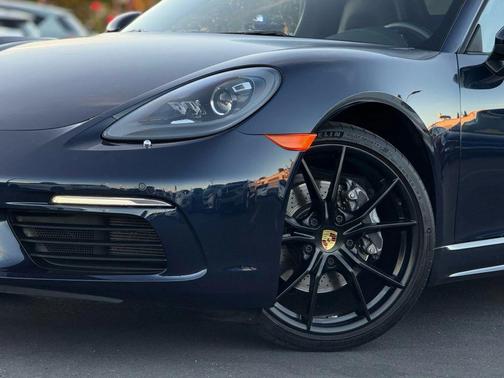2018 Porsche 718 Boxster Roadster 2D