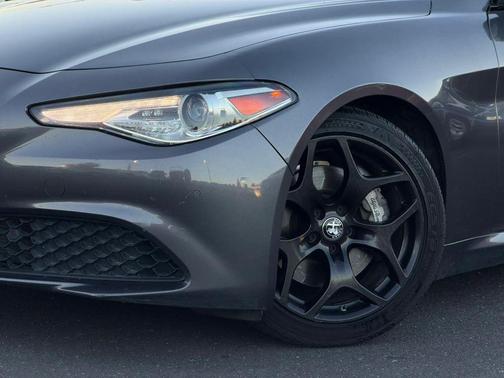 Vesuvio Gray Metallic 2021 Alfa Romeo Giulia Base