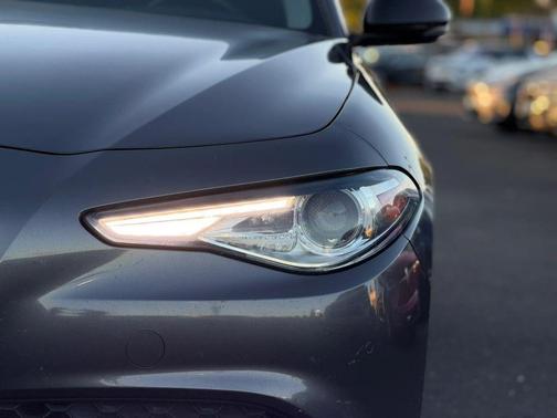 Vesuvio Gray Metallic 2021 Alfa Romeo Giulia Base