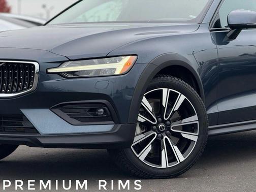 2020 Volvo V60 Cross Country T5