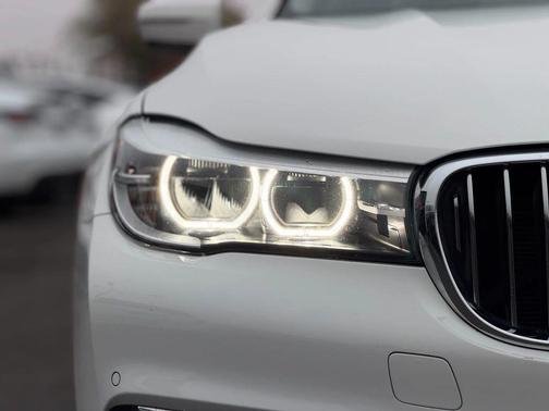 2018 BMW 740 740i Sedan 4D