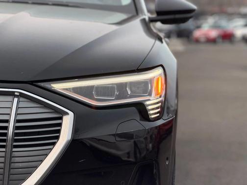 2019 Audi e-tron Premium Plus