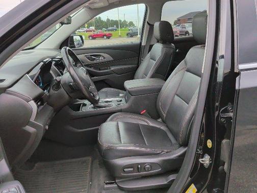 Mosaic Black Metallic 2019 Chevrolet Traverse LT Leather