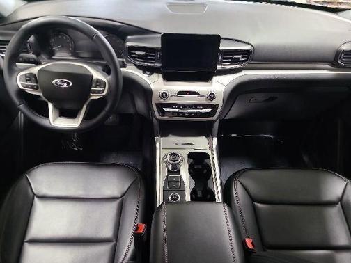 Agate Black Metallic 2022 Ford Explorer XLT