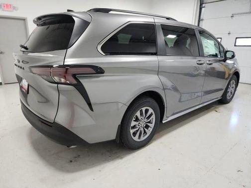 Metal 2026 Toyota Sienna LE