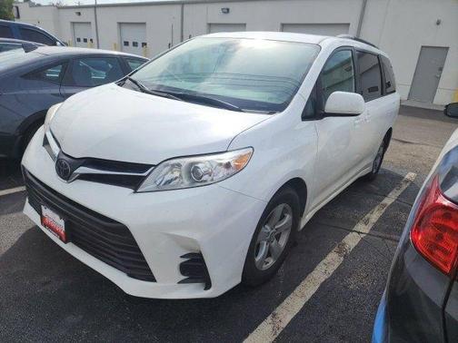 2020 Toyota Sienna LE
