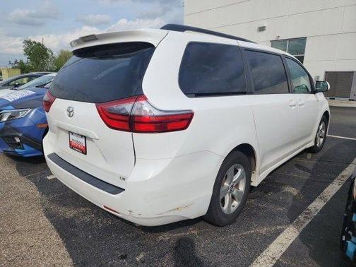 2020 Toyota Sienna LE