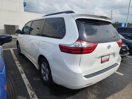 2020 Toyota Sienna LE