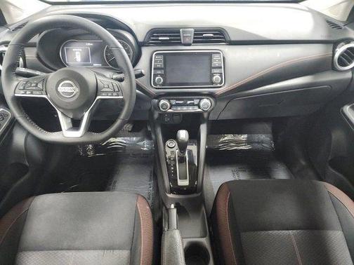 2022 Nissan Versa 1.6 SR