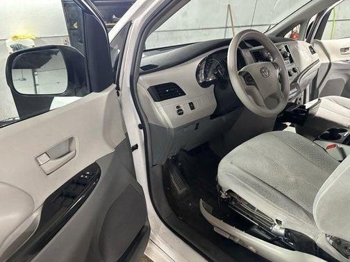 2011 Toyota Sienna LE