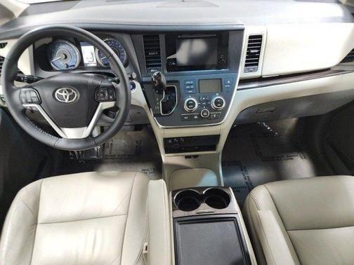 2017 Toyota Sienna XLE