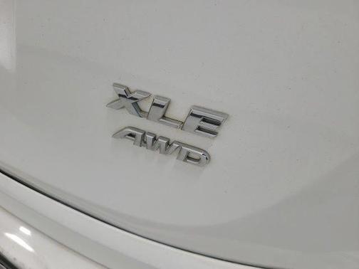 Super White 2017 Toyota RAV4 XLE
