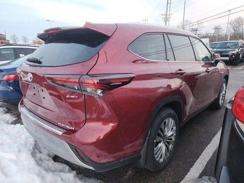 2026 Toyota Highlander Hybrid Platinum