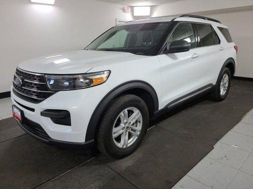 Photo 4 of 33 of 2020 Ford Explorer XLT