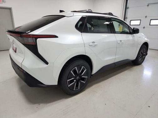 Wind Chill Pearl 2026 Toyota bZ XLE PLUS