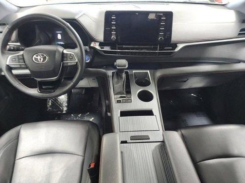 2022 Toyota Sienna XSE 7 Passenger