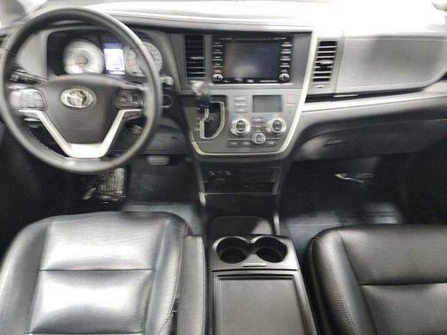 2020 Toyota Sienna SE Premium