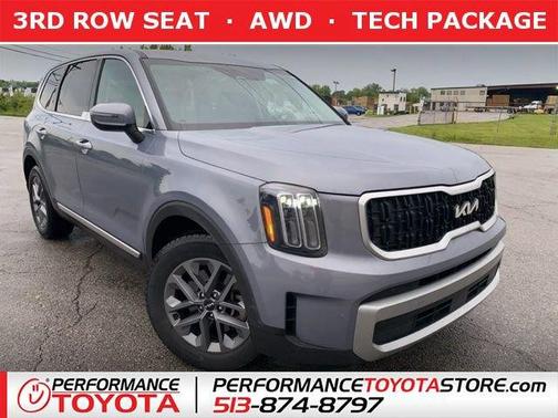Everlasting Silver 2023 Kia Telluride LX