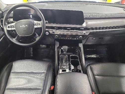 Everlasting Silver 2023 Kia Telluride LX