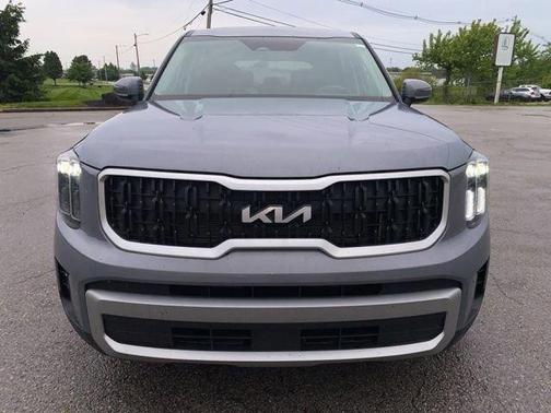 Everlasting Silver 2023 Kia Telluride LX