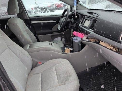 2014 Toyota Highlander LE