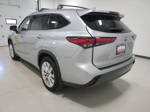 Celestial Silver Metallic 2021 Toyota Highlander Hybrid Limited
