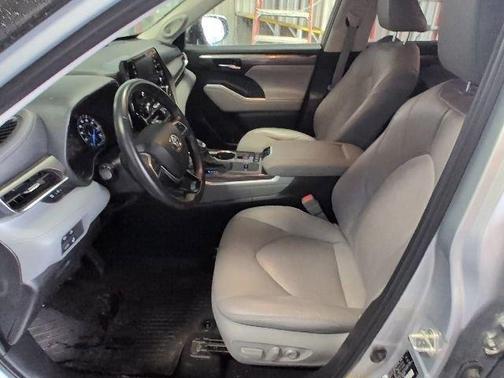 Celestial Silver Metallic 2021 Toyota Highlander Hybrid Limited