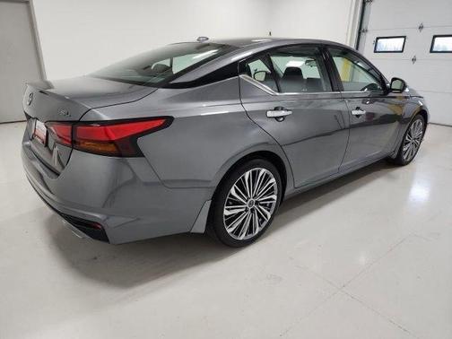 Gun Metallic 2024 Nissan Altima 2.5 SL