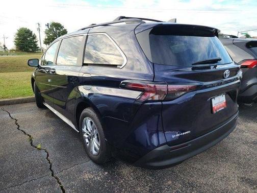 2025 Toyota Sienna XLE