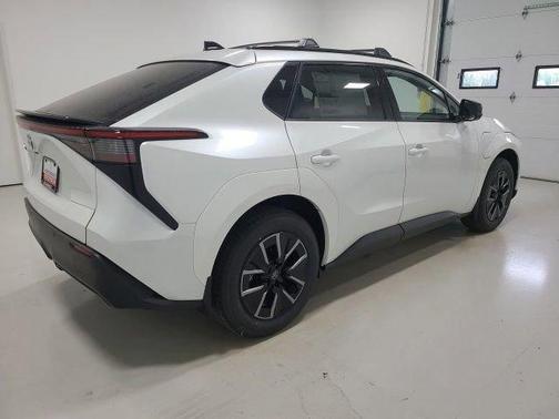 Wind Chill Pearl 2026 Toyota bZ XLE