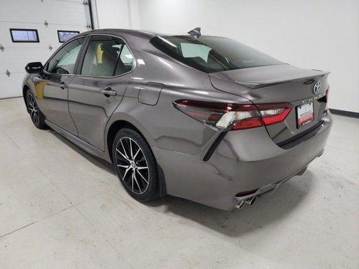 2024 Toyota Camry Hybrid SE