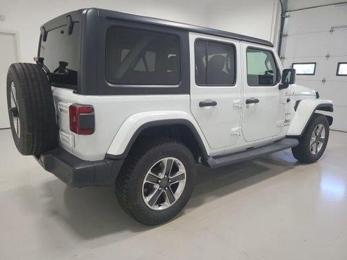 Bright White Clearcoat 2019 Jeep Wrangler Unlimited Sahara